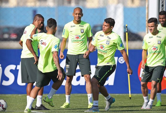 Brasil entrenó en el CDA en la previa al trascendental duelo ante Colombia