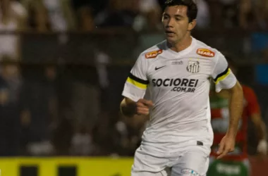 Mena vuelve a sufrir con las lesiones y se perderá duelo con Santos