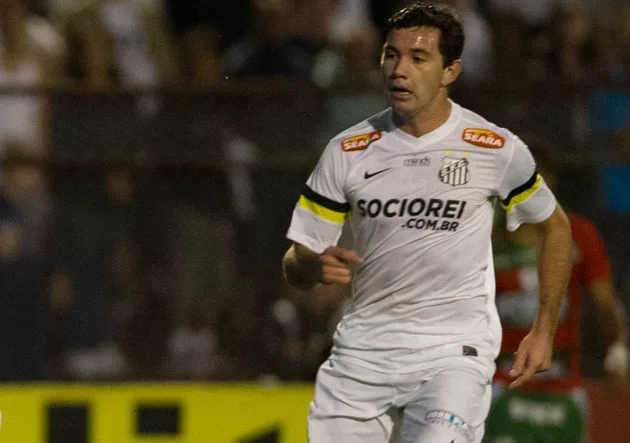 Mena vuelve a sufrir con las lesiones y se perderá duelo con Santos