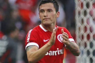 Charles Aránguiz anotó en clásico ante Gremio