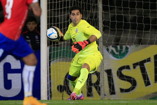 Johnny Herrera acumula más de 12 años como seleccionado nacional