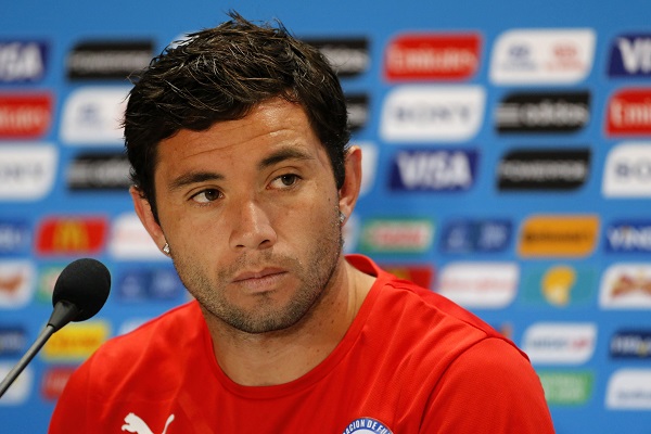 Eugenio Mena en la mira de todo el mundo