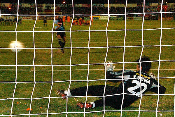 [Historia] [Video] El penal de Johnny que nos dio una copa