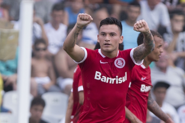 [Azules por el mundo] Aránguiz suena en un grande de Inglaterra