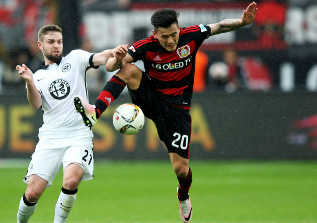 La brillante habilitación de Charles Aránguiz en triunfo del Leverkusen