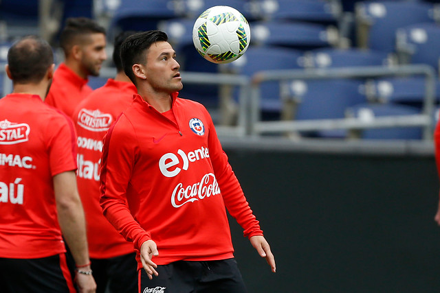 Ingleses alucinan con Charles Aránguiz