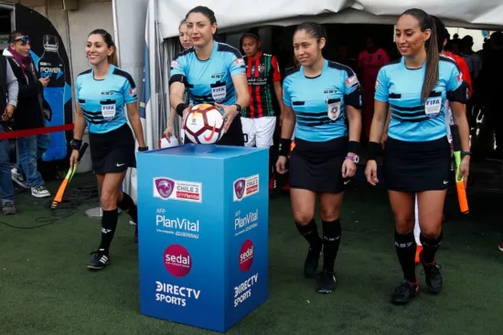 Mal recuerdo: Polémica árbitra volverá a dirigir a U. de Chile en el Superclásico femenino