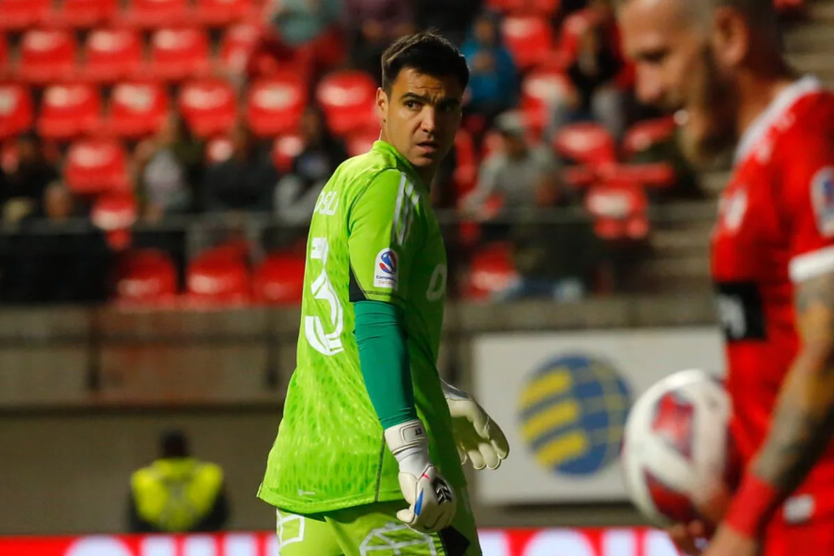 "No puede jugar solo": Hinchas azules alaban nivel de Toselli a pesar de la derrota azul