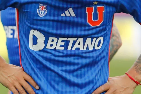 Millonario contrato: Universidad de Chile tiene listo a nuevo auspiciador para su camiseta