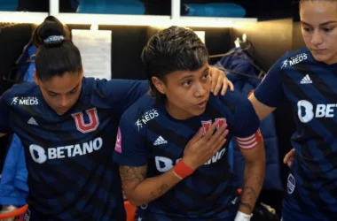 Imágenes inéditas: La apasionada arenga de Fernanda Pinilla en la previa del Superclásico contra Colo Colo