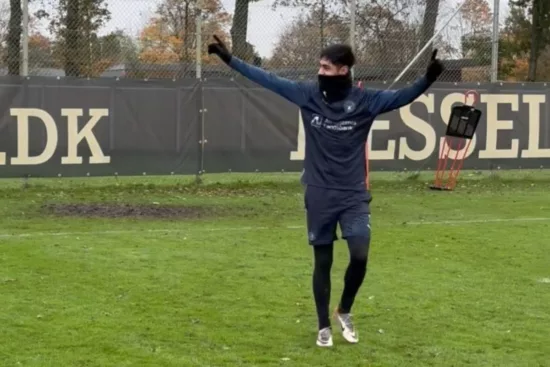 [VIDEO] Pura calidad: Darío Osorio dejó boquiabierto a sus compañeros del FC Midtjylland con golazo en entrenamiento