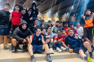 Una distracción en medio del receso: Jugadores azules disputan amistoso con conocidos artistas del género urbano