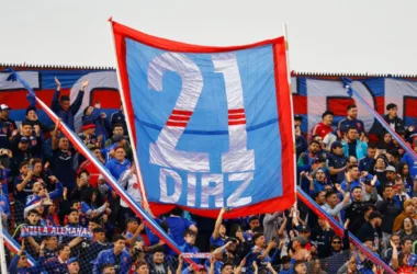 Vibrante reencuentro: Así fue el emotivo recibimiento de los hinchas de la U a Marcelo Díaz con bombos, lienzos y cánticos