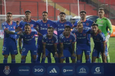 Talento oculto: Jugador de la U se coloca camiseta de otro club y se consagra campeón en torneo de pádel