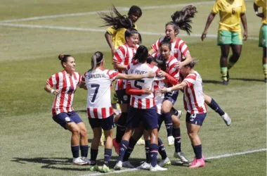 [VIDEO] Para aplaudir: Rebeca Fernández marcó golazo y dio asistencias en categórico triunfo de Paraguay en Santiago 2023