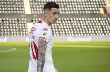 No todo lo que brilla es oro: Se complica el presente del canterano de la U Rodrigo Echeverría en Argentina