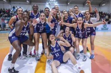 Llenan de orgullo: Equipo femenino de básquet de la U se subió al podio en torneo internacional organizado por FIBA