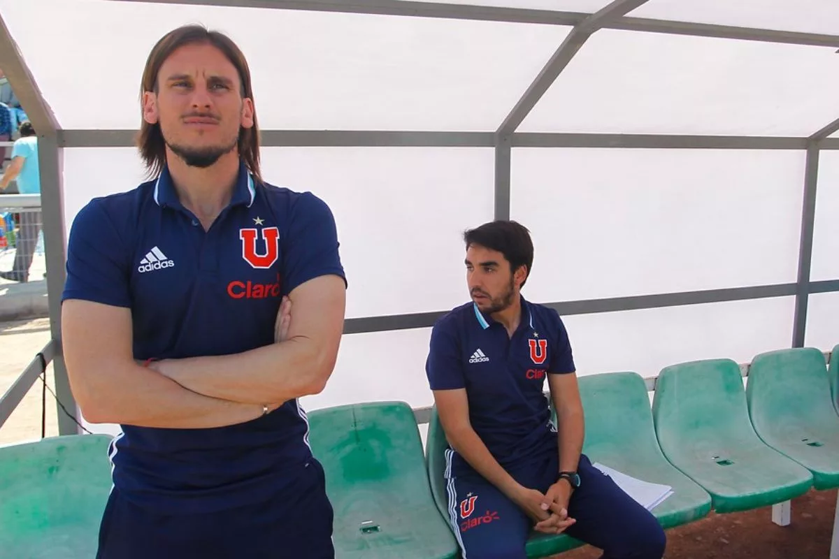 Con pasado azul: Directiva de U. de Chile tendría visto nombre para reemplazar a Mauricio Pellegrino