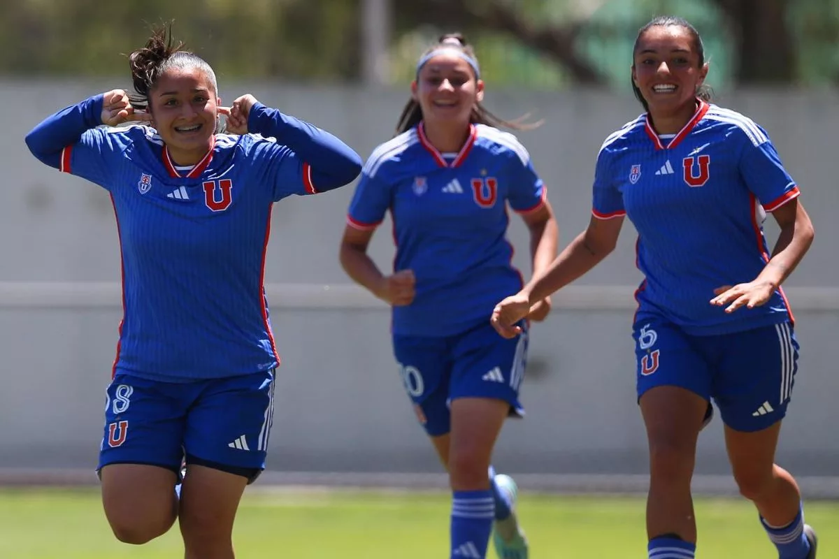 Consejos, fotos y charla con exDT de la U: Los detalles de la presencia de Chupete Suazo viendo a sus hijas Grettel y Arantza en el CDA