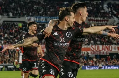 Suben como globo: Rodrigo Echeverría destaca en victoria de Huracán sobre River Plate y suma tres puntos valiosos para dos objetivos importantes