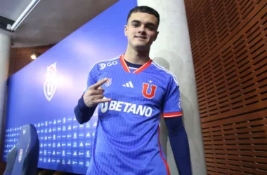 Encuentra "muy linda" a la U: Vicente Fernández reconoció su felicidad por vestir los colores del Romántico Viajero