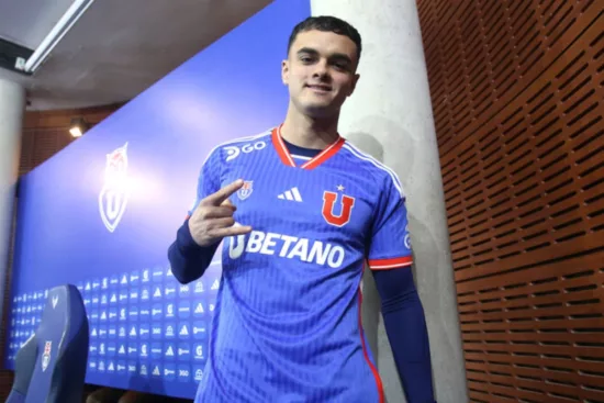 Encuentra "muy linda" a la U: Vicente Fernández reconoció su felicidad por vestir los colores del Romántico Viajero