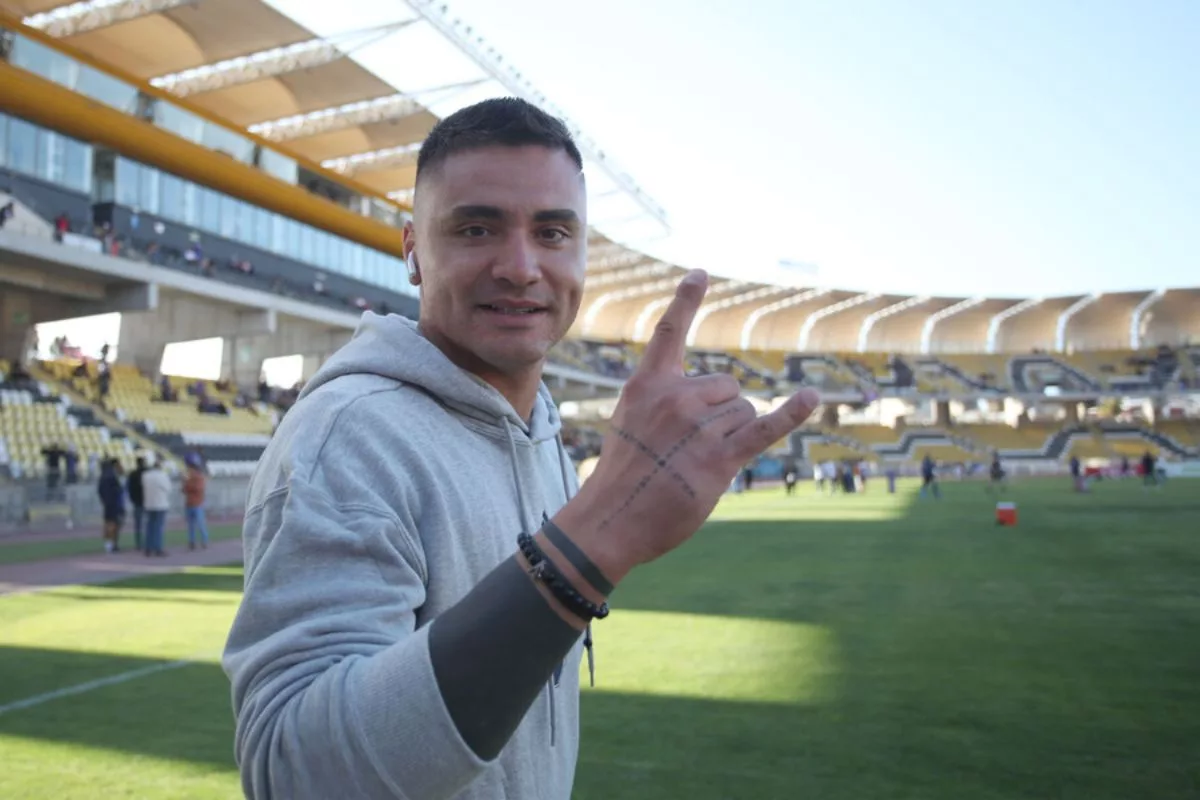 Cristóbal Campos da cuenta de su relación con los hinchas de la U: "Soy Azul y así somos los de verdad"