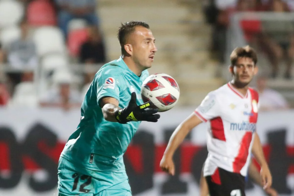 Se sumaría a Toselli: Jugador formado en Católica suena para defender el arco de la U si se va Cristóbal Campos