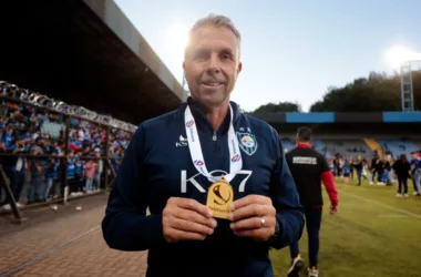 Gustavo Álvarez como DT de Huachipato.