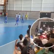 [VIDEO] Arruinó el espectáculo: Inadaptado inició riña contra parte del staff de U. de Chile futsal y suspendió la semifinal contra Magallanes