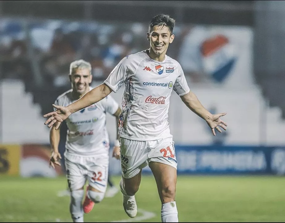 Universidad de Chile puso sus ojos en Gustavo Aguilar. 