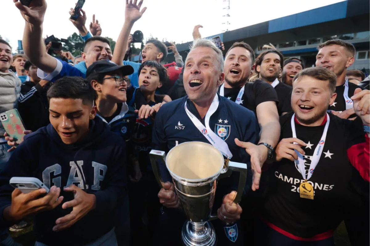 Exdirigidos de Gustavo Álvarez en Huachipato estarían descartados para llegar a Universidad de Chile