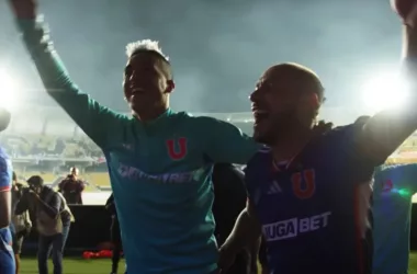 Feliz en la U: Un eufórico Leandro Fernández cantó y saltó junto a la barra tras anotarle a la UC