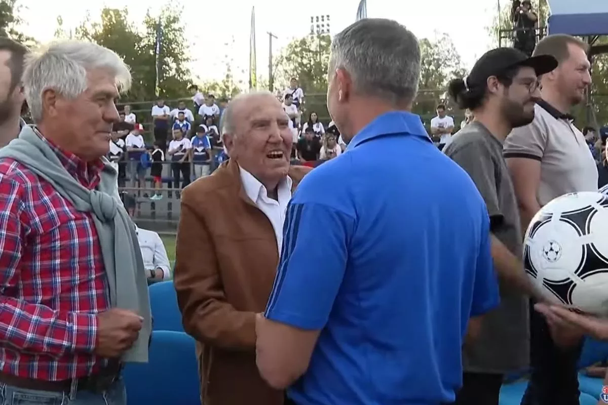 Se lo señaló: El inadvertido gesto de Sergio Navarro para que Gustavo Álvarez se impregne de la U