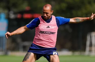 Pista difícil para Marcelo Díaz en la U: ¿Será titular con Gustavo Álvarez?