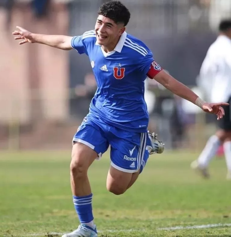 La U sigue en el mercado: figura juvenil parte a equipo de Primera