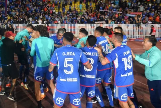 Volante azul suma elogios en la pretemporada: "Nunca lo habíamos visto jugar así en su estadía en la U"