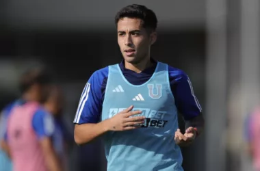 Lucas Assadi durante un entrenamiento con el plantel de Universidad de Chile