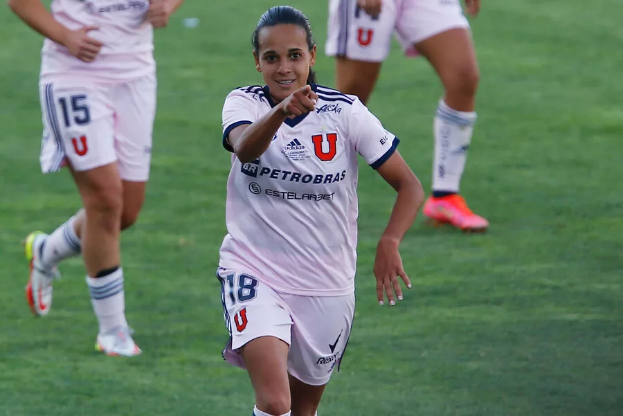 Hinchas de la U la quieren fuera: Bárbara Sánchez confesó por qué fue a la bienvenida de Arturo Vidal