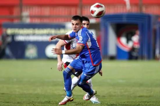 Sumó pocos minutos en la U y ahora cambiará de continente: Vicente Fernández tiene nuevo club