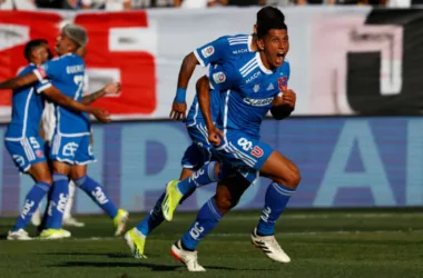Israel Poblete celebra ante Colo-Colo.