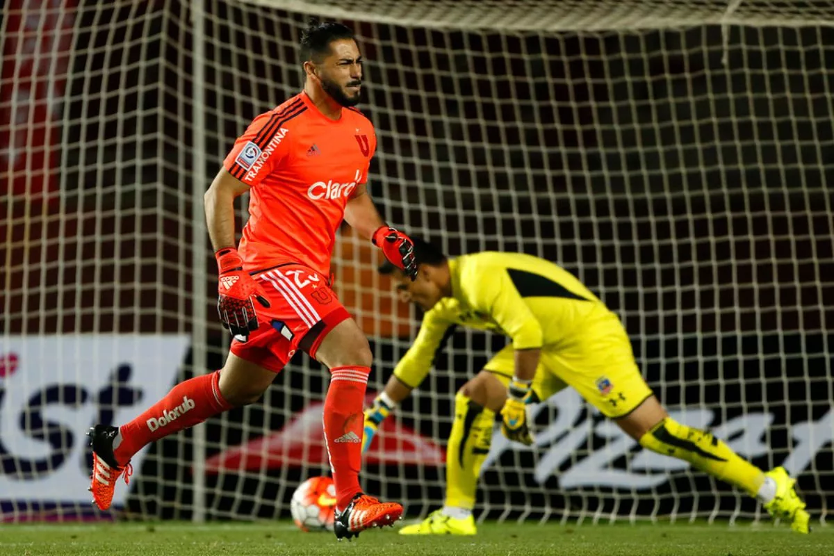 Exjugador de Colo-Colo escogió a Johnny Herrera como el rival más difícil de enfrentar: "Es una leyenda"