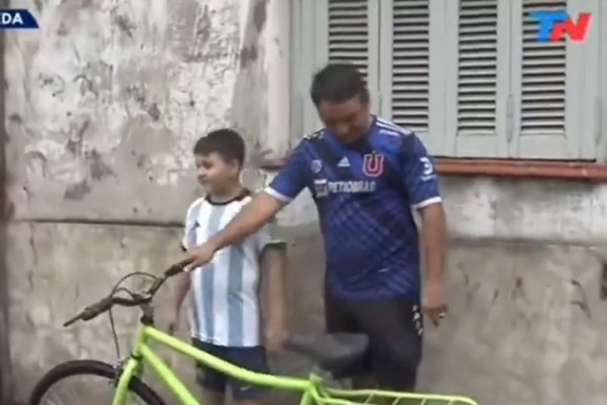 Tenía el estampado de cuestionado jugador: Argentino aparece con la camiseta de la U en tormenta que afecta a Buenos Aires