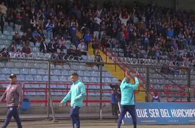 Recibido con aplausos: La ovación de hinchas de Huachipato a Gustavo Álvarez