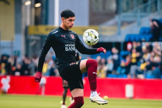 Cuentan que ojeadores de gigante europeo están viendo a Darío Osorio: "Es seguido desde sus días en la U"