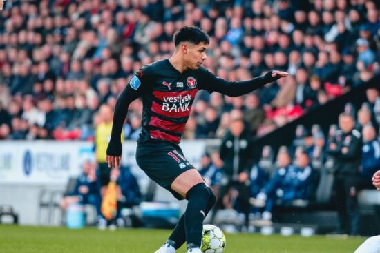 La sigue rompiendo en Europa: Darío Osorio marcó un golazo en Dinamarca