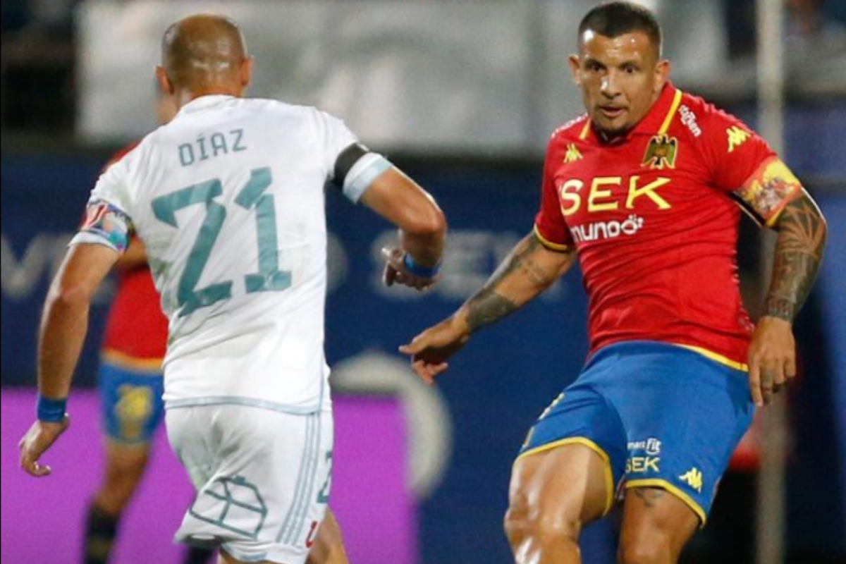 Emiliano Vecchio furioso por arbitraje y acusó falta de criterio: "Cobró todas las divididas a la U"