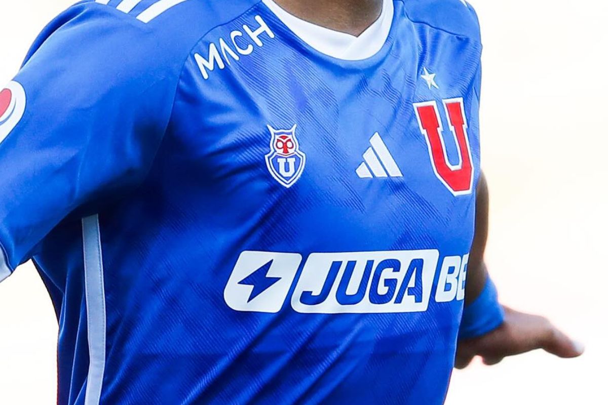 Aseguran que la U se mueve en el mercado: "Consultó por un central chileno que juega en el extranjero"