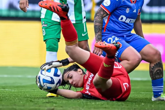 Conmebol posiciona tapada de Natalia Campos entre las mejores de la última Copa Libertadores
