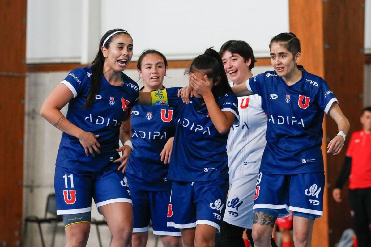 Tiene 13 años y se emocionó con su primer gol en el equipo adulto de la U: "Conmovió por todo el trabajo que hay detrás"
